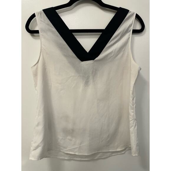 Banana Republic White and Black V Neck Blouse Tank Size Small Woven - Picture 2 of 5